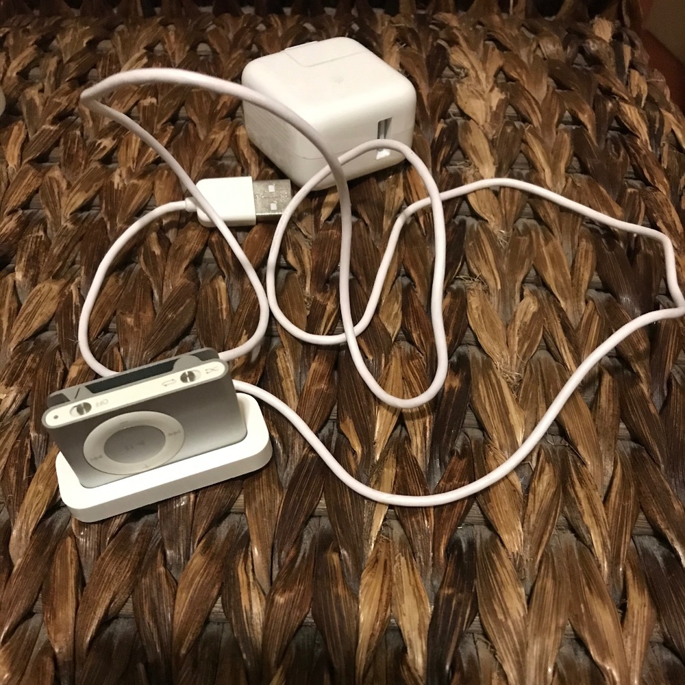 iPod Shuffle--Silver - Picture 2 of 2
